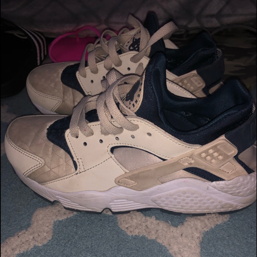 Nike huarache blue cream color